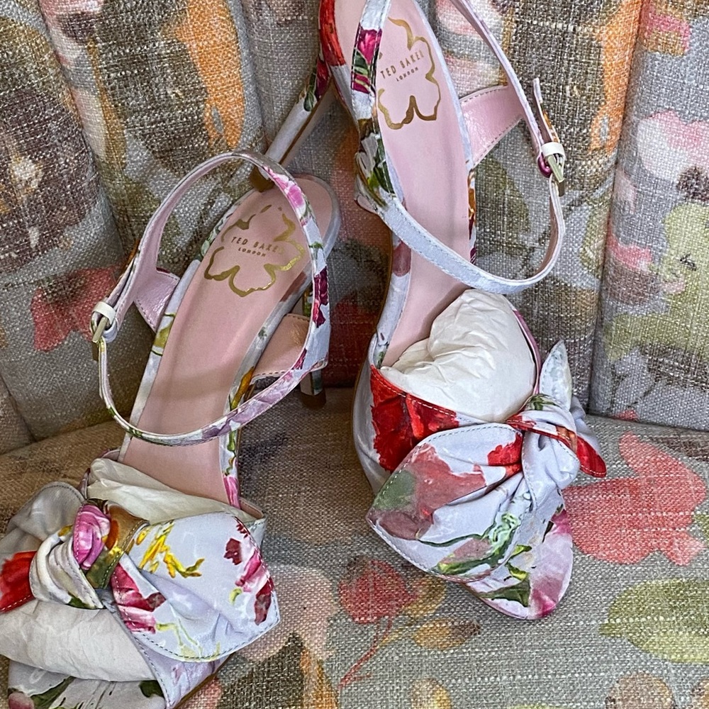 Ted Baker Size 7-7.5 Heeled Sandal Watercolour Floral Print Bow NWT Retail $225